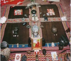 A closed paq'okuna mesa with the outer cloth folded in the traditional manner.